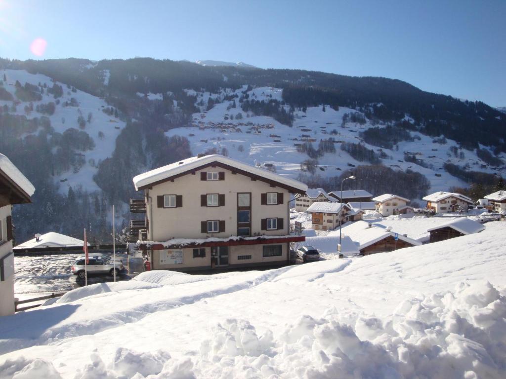Hotel Old-Jnn Saas im Prattigau Exterior foto