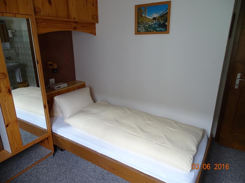 Hotel Old-Jnn Saas im Prattigau Quarto foto