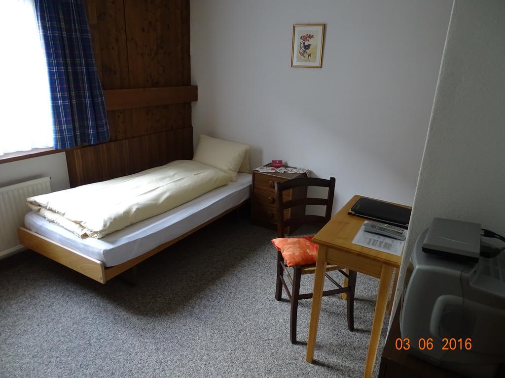 Hotel Old-Jnn Saas im Prattigau Quarto foto