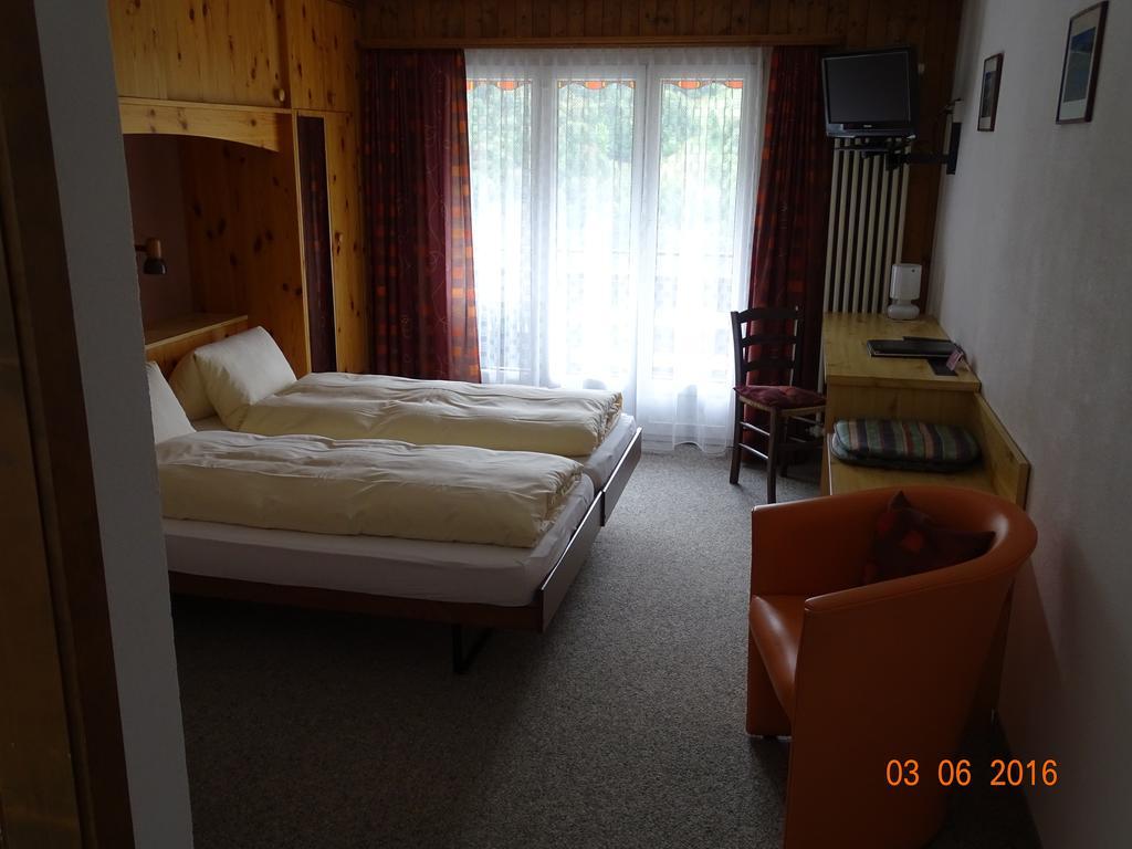 Hotel Old-Jnn Saas im Prattigau Quarto foto