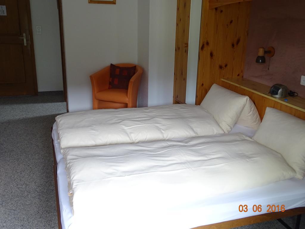 Hotel Old-Jnn Saas im Prattigau Quarto foto